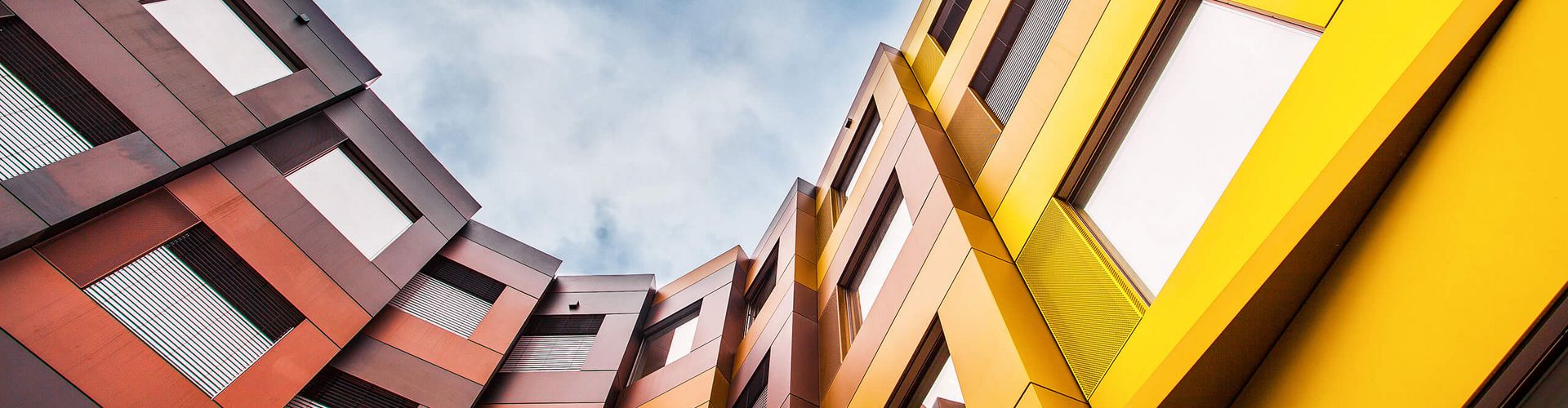 colored_facade_coated_Fotolia.jpg